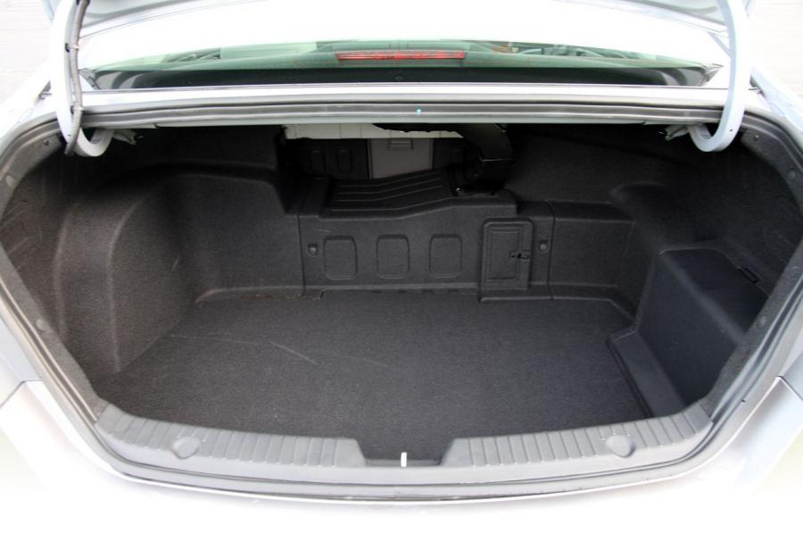 Hyundai Sonata Hybrid 2010 года  (фото 39 из 83)